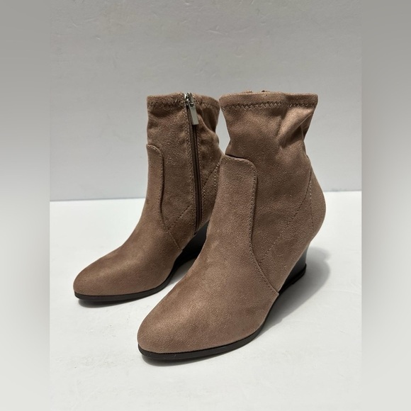 JOURNEE COLLECTION Womens Taupe Stretch Hepburn Round Toe Wedge Booties Sz 6 - Picture 5 of 7